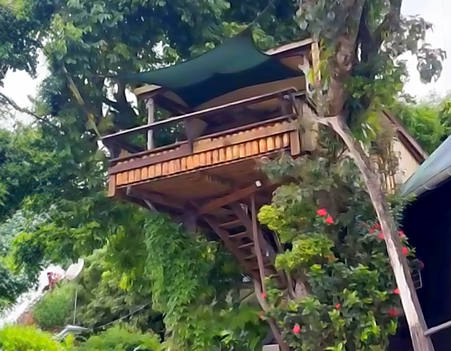 Original accommodation at Tahiti Iti Tour and Surf