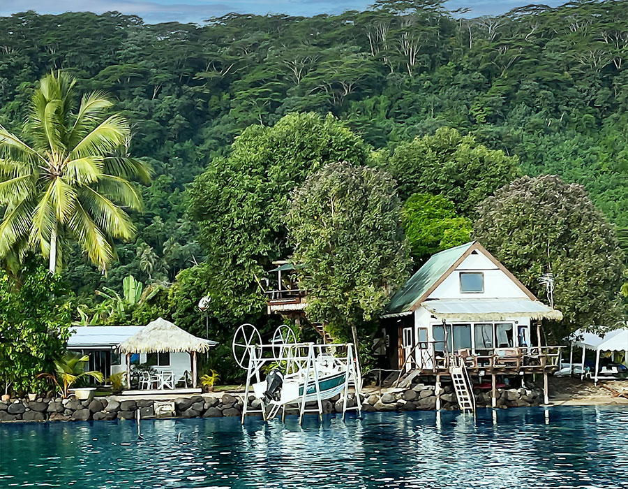 Original accommodation at Tahiti Iti Tour and Surf