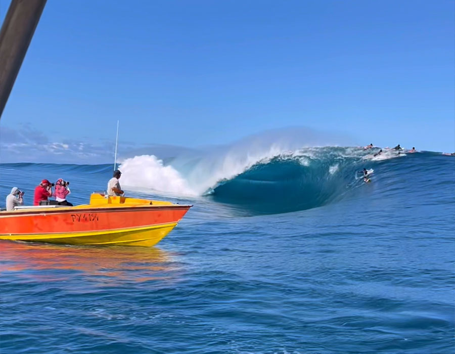 Private nautical excursion, surf competition Private nautical excursion, surf competition